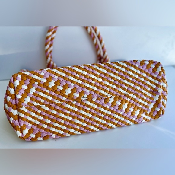 Moda Luxe Vegan Leather Large Woven Tote Bag and Matching Pouch Pink Coral EUC - Picture 7 of 9